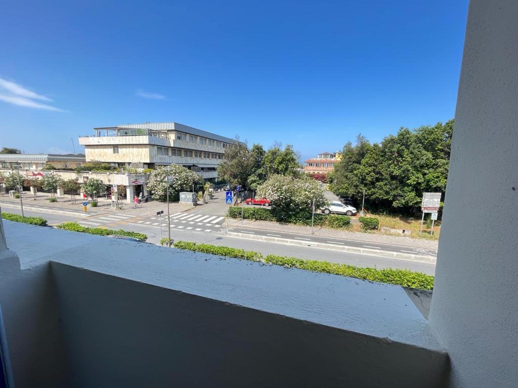 Venere Apartament Tirrenia Exterior photo